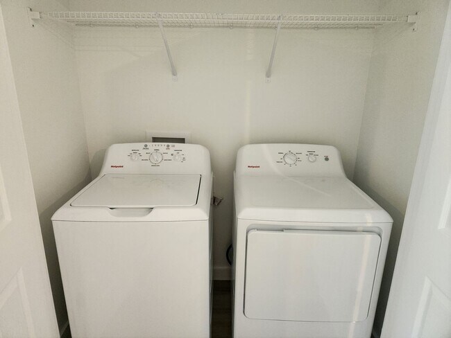 Foto del edificio - 716-718 Gilbert Ave S