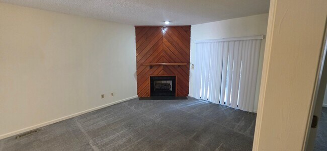Foto del edificio - ****** HALF OFF FIRST FULL MONTH OF RENT!! ******