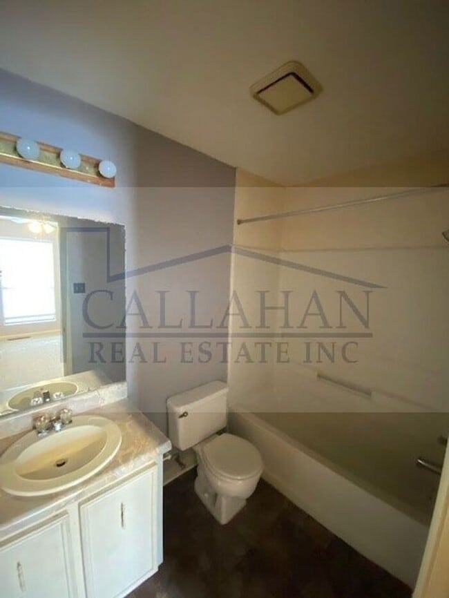 Building Photo - NLR 2 Bedroom Townhouse