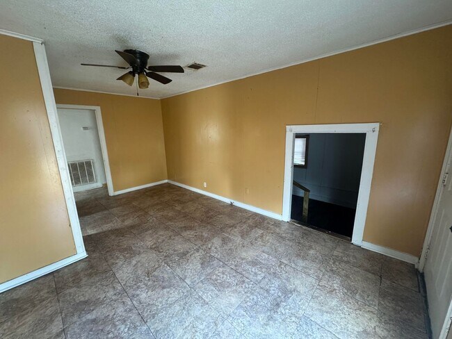 Foto del edificio - Spacious 3 Bedroom Home with Central AC