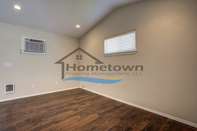 Foto del edificio - 1 Bed 1 Bath Cottage Centrally Located in CDA