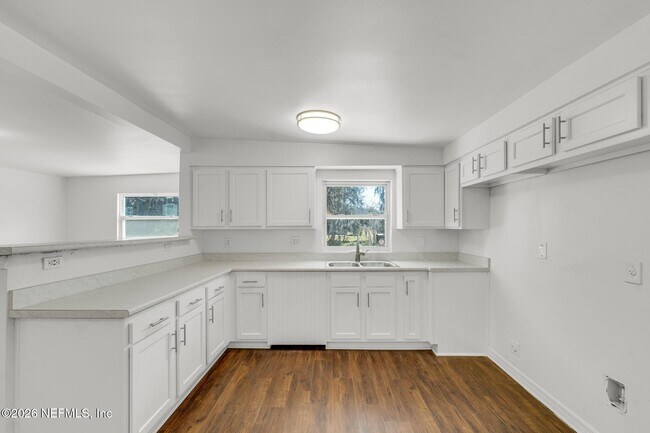 Building Photo - 557 W 62nd St