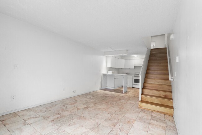 Staircase to go to bedroom - 11005 Kittridge St