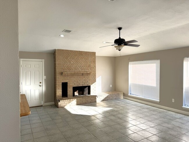 Building Photo - 114 Bluefield Dr