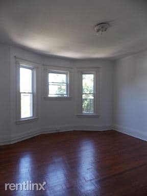 Building Photo - 300 E 30th St