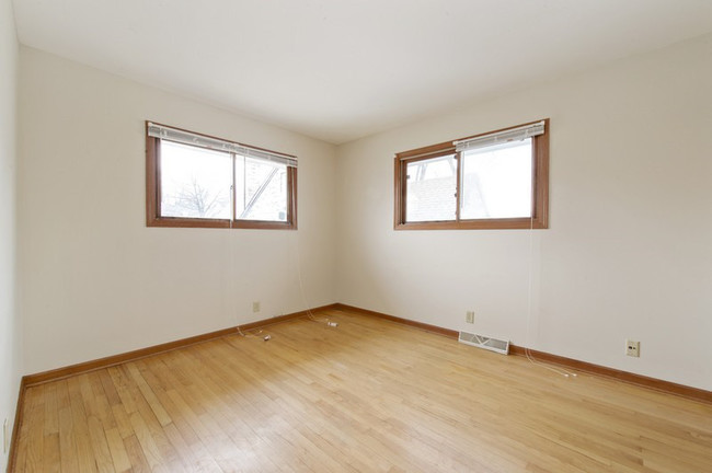 Building Photo - 5437 N Green Bay Ave