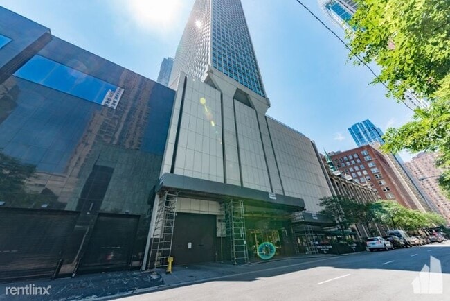 Building Photo - 106 E Chestnut St