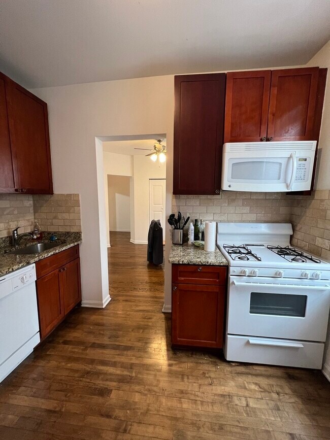 Foto del edificio - 3722 N Sheffield Ave