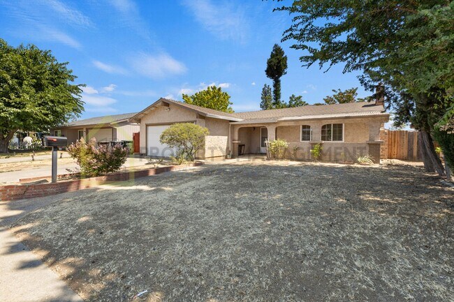 Foto del edificio - Charming 4-Bed, 2-Bath Home in Sacramento’...