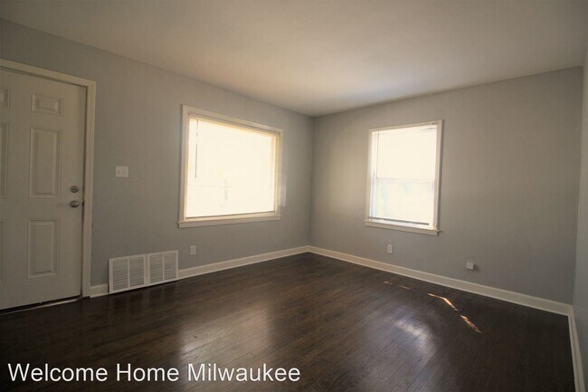 Building Photo - 3 br, 1 bath House - 6043 N 38th St