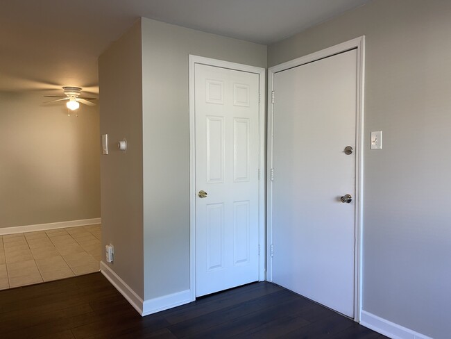 Building Photo - 8816 Briar Ct