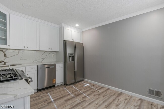 Building Photo - 604 Brokaw Ct