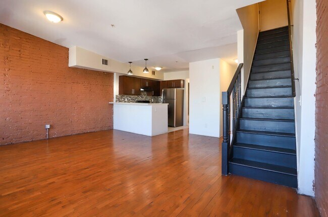 Building Photo - 37 Harmon St