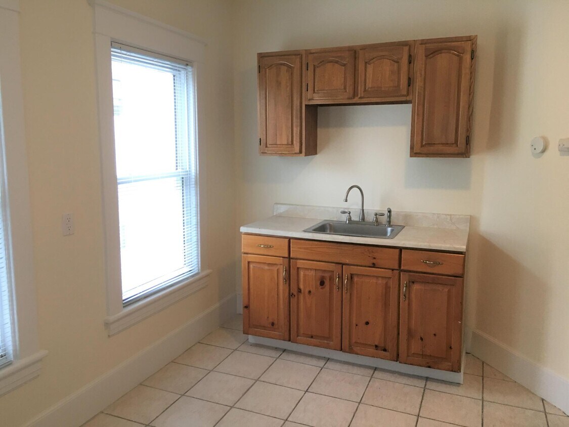 18 Everett Ave Unit Apartment 3, Ossining, NY 10562 Apartments at 18