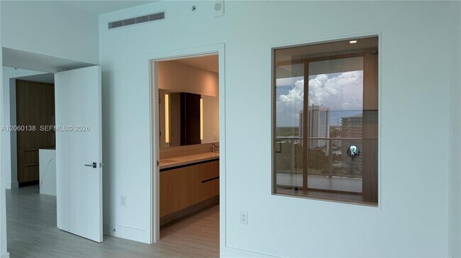 Foto del edificio - 2411 Laguna Cir