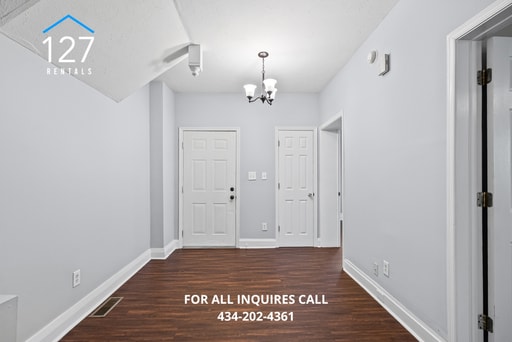 Building Photo - Updated 2BR Duplex with Central Air & Wash...