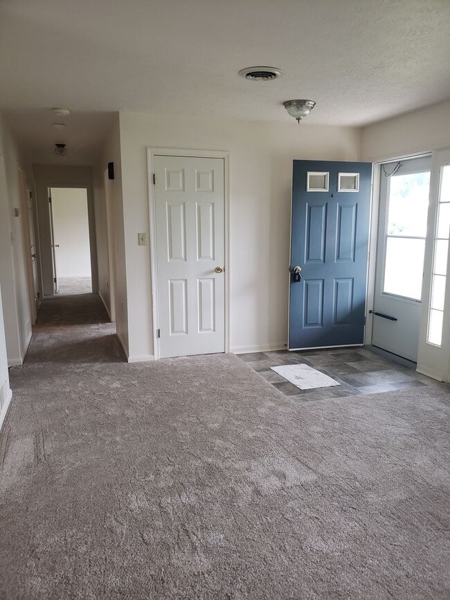 Building Photo - 339 Stonegate Cir S