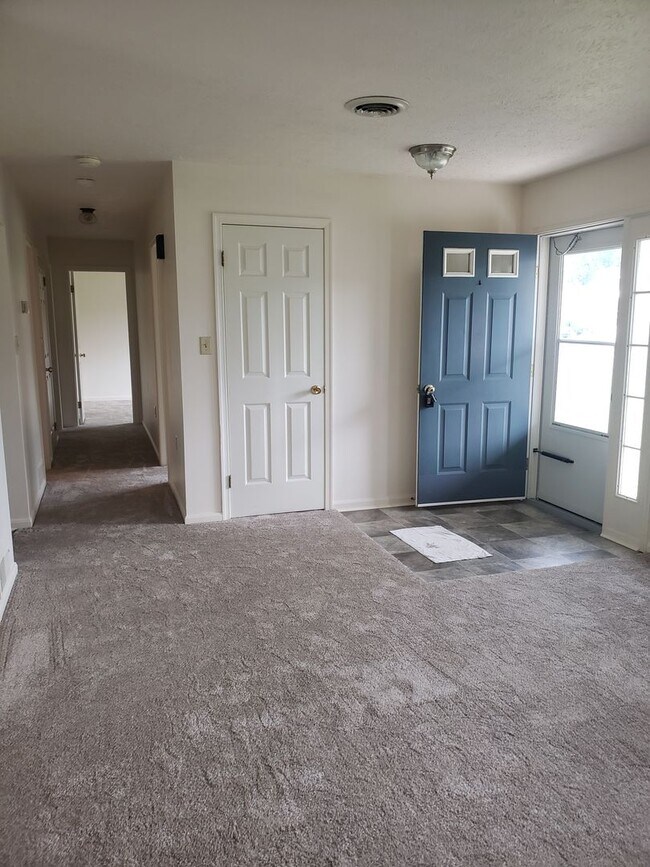 Foto del edificio - 339 Stonegate Cir S