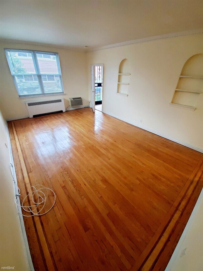 Building Photo - 3 br, 2 bath House - 6753 Clyde St 1