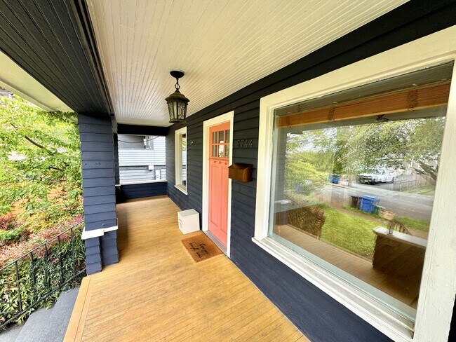 Foto del edificio - Cozy Ballard Retreat: 2-Bed, 2-Bath Home with Office & Wet Bar