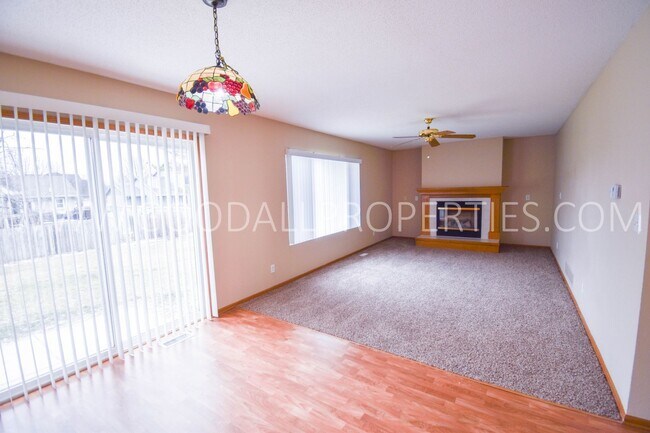 Building Photo - 4 Bedroom, 3.5 Bath Home in Waukee