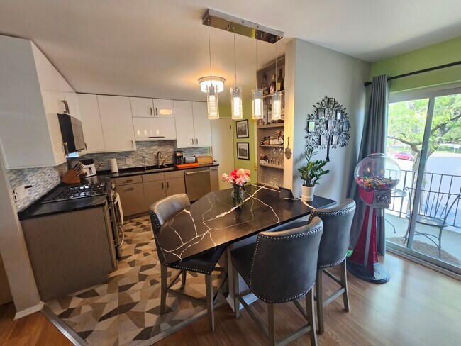 Foto del edificio - 1550 Sandpebble Dr