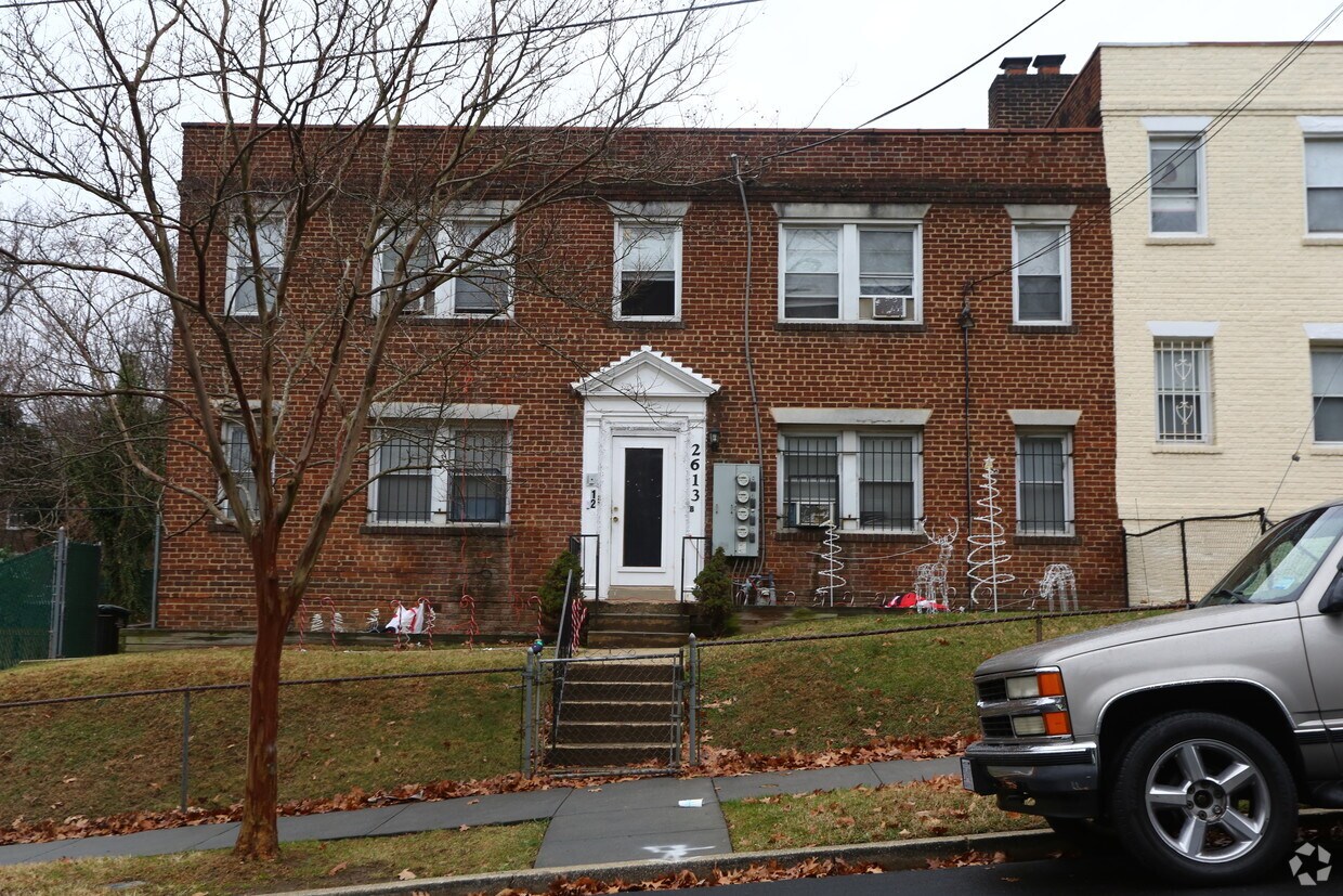 Building Photo - 2613 30th St SE