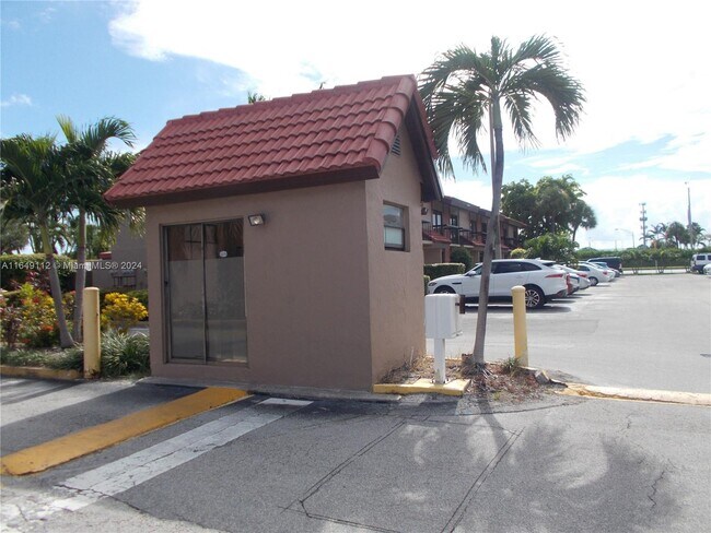 Building Photo - 1925 SW 107th Ave