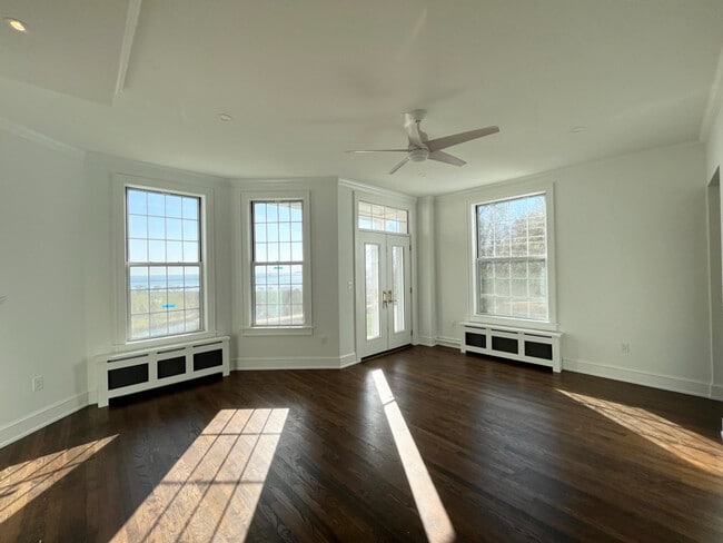 Foto del edificio - 1228 E Juneau Ave