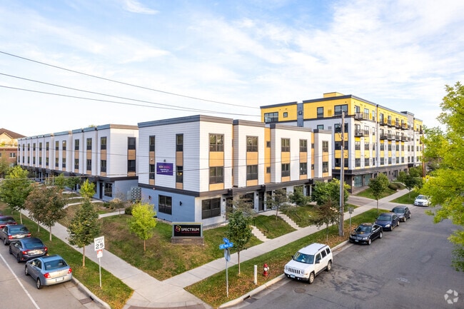 Casas adosadas - Spectrum Apartments & Townhomes