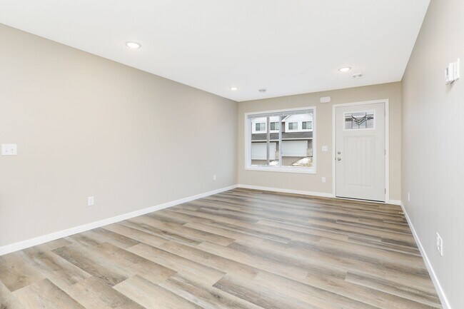 Foto del edificio - Otsego Townhome for RENT 3bd3ba2gar INTERIOR UNIT available May 01