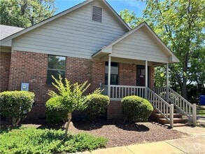 Building Photo - 125 Villa Dr