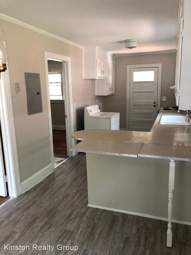 Foto del edificio - 3 br, 1 bath House - 202 Heard St.