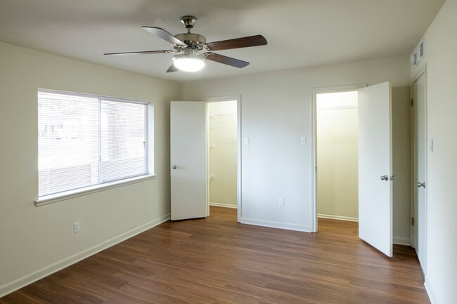 Building Photo - Patiohouse Apartments