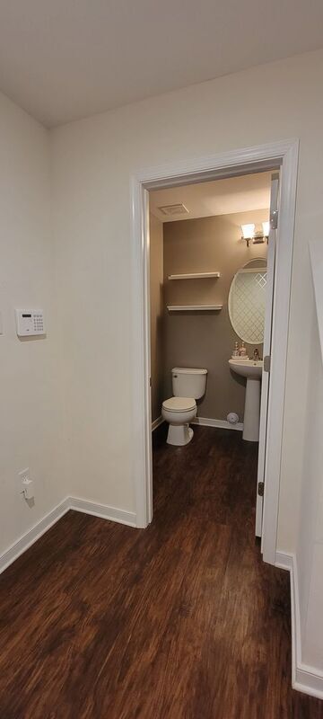 Foto del edificio - 2126 New Market Village Blvd