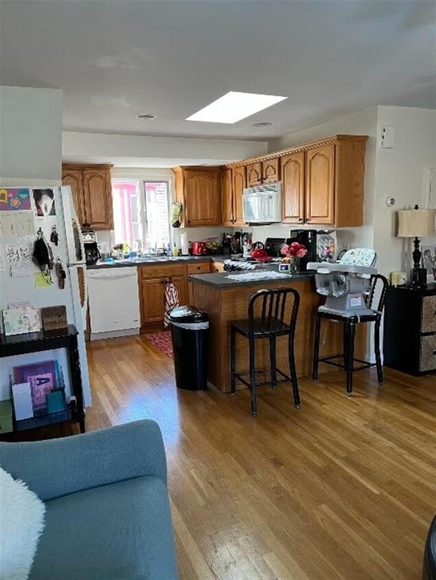 Primary Photo - 24 Burnham St