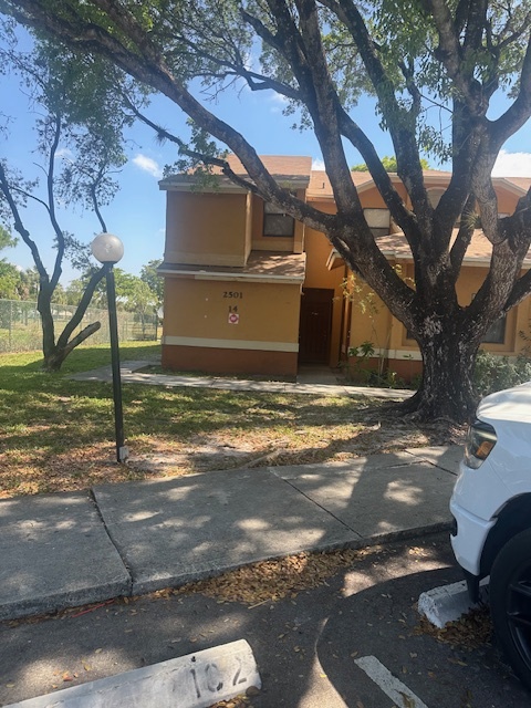 Foto principal - 2501 NW 56th Ave