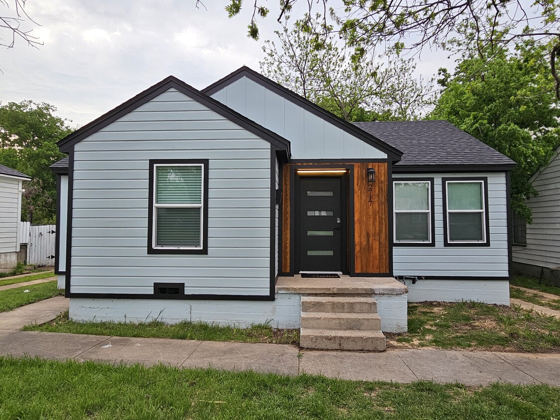 Primary Photo - 2717 Alexander Ave