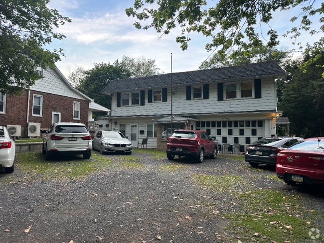 Building Photo - 516 Oakwood St