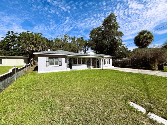 Building Photo - 1510 Altaloma Ave