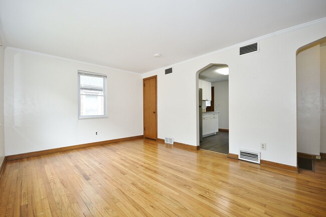 Foto del edificio - Charming 2-Bedroom Home for Rent in Bridge...
