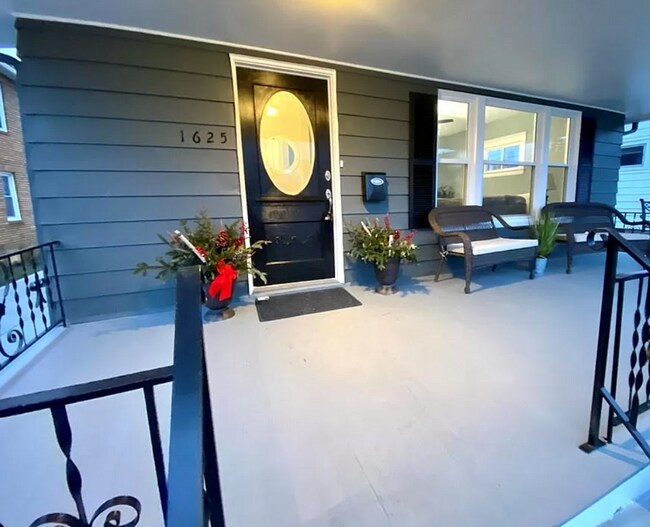 Foto del edificio - Gorgeous 4 bd, 2.5 bth Lakewood Stunner!