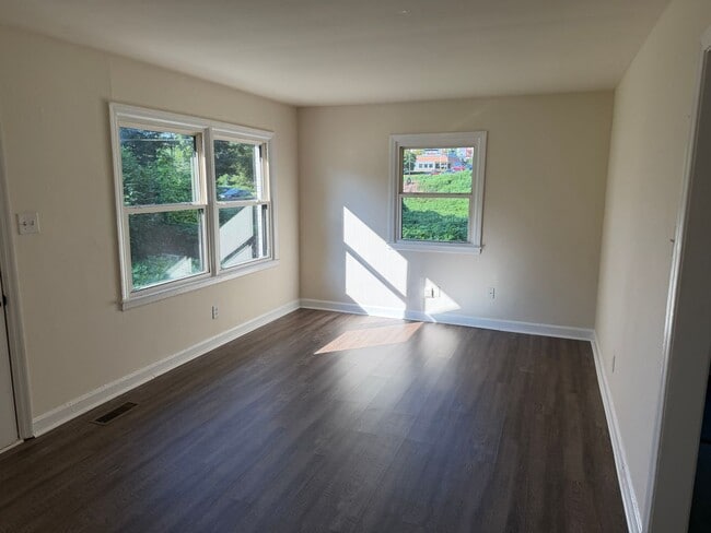 Foto del edificio - 1520 Effingham Rd