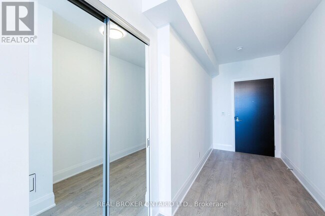 Building Photo - 101 Erskine Ave