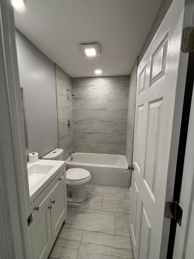 Foto del edificio - 2410 Cedar Ave