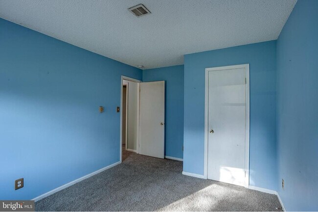 Foto del edificio - 123 Wyndmere Rd