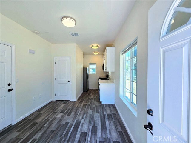 Building Photo - 4165 Country Club Dr