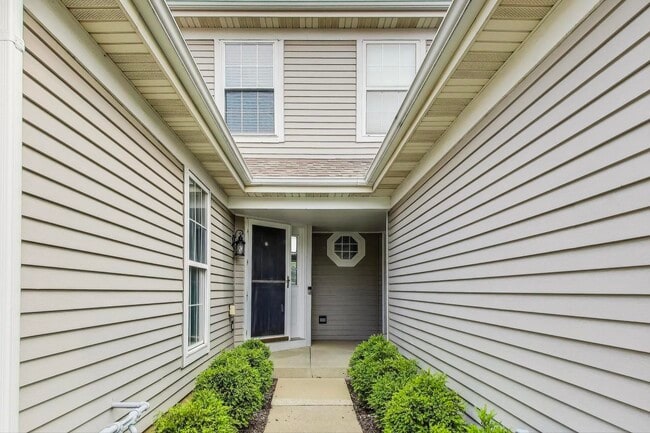Building Photo - 2044 Peach Tree Ln