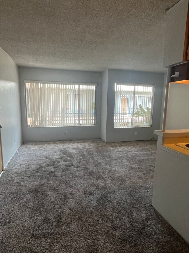 Foto del edificio - 1329 E 1st St