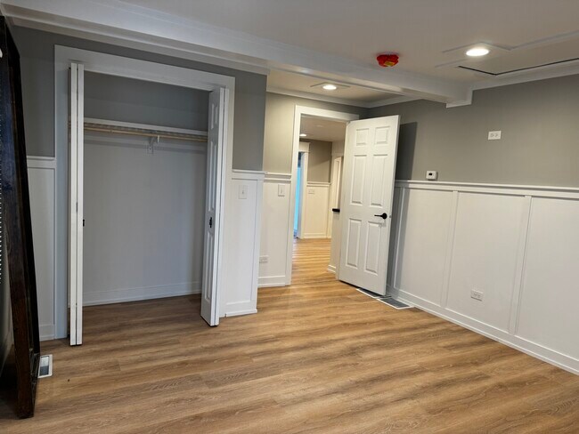 Large Master Bedroom - 24130 W Commercial St